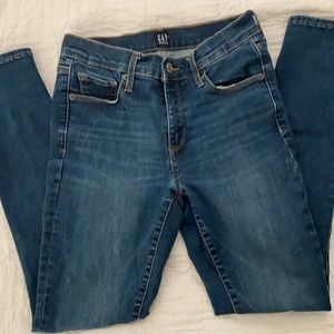 Gap true skinny jeans. 27R medium blue
